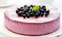 طريقة عمل تورتة الزبادي بالتوت